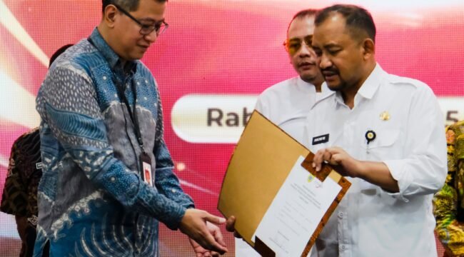 Hadiri Rapat Pleno TPAKD, Bupati Anom : Untuk Ciptakan Ekonomi Sehat Daerah