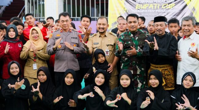  Bupati Pemalang Anom Widiyantoro  membuka acara Kejuaraan Pencak Silat