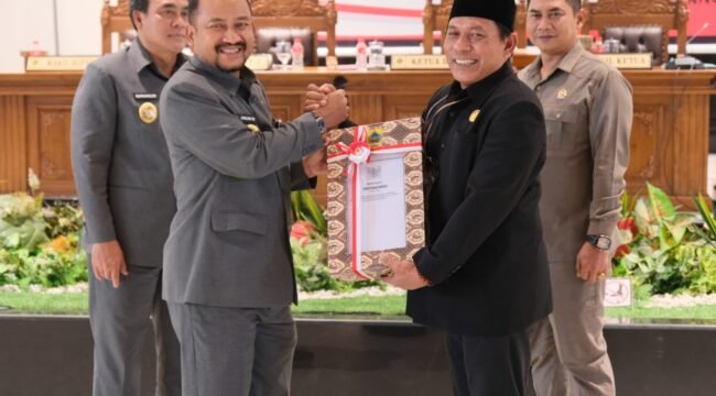 (DPRD) Kabupaten Pemalang menyetujui dua Rancangan Peraturan Daerah (Raperda) dan penandatanganan Nota Kesepakatan Kebijakan Umum Anggaran