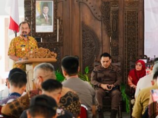 Bupati Pemalang Anom Widiyantoro menegaskan beberapa poin penting dalam Rapat Koordinasi Kepala Desa (Rakordes) yang diikuti oleh 171 Kepala Desa se Kabupaten Pemalang di Pendopo Kabupaten, pada Kamis (24/7/2025)