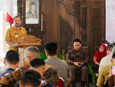 Bupati Pemalang Anom Widiyantoro menegaskan beberapa poin penting dalam Rapat Koordinasi Kepala Desa (Rakordes) yang diikuti oleh 171 Kepala Desa se Kabupaten Pemalang di Pendopo Kabupaten, pada Kamis (24/7/2025)