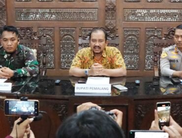 Bupati Anom Widiyantoro dalam keterangan pers kepada awak media di Pendopo Pemalang, pada Kamis (24/7/ 2025)