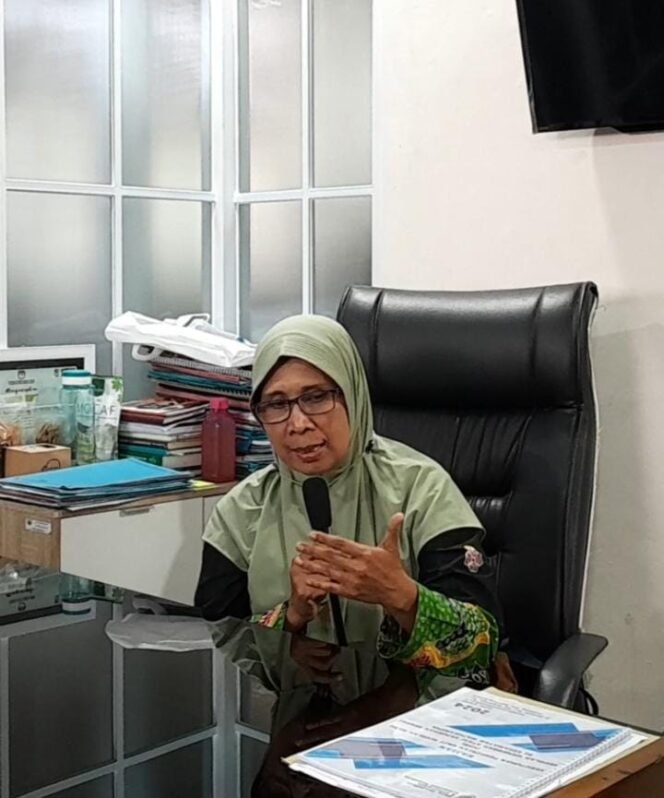 
					Sekretaris Dinas Pendidikan Kabupaten Pemalang, Dra. Titien Soewastiningsih Soebari, MEd, PhD