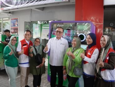 Komisaris Utama PT Pertamina (Persero) M Iriawan atau yang akrap disapa Iwan Bule melakukan tinjauan ke SPBU 41.502.02 Sisingamangaraja (depan Akpol) pada Hari Jumat (11/07).