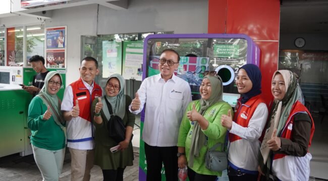Komisaris Utama PT Pertamina (Persero) M Iriawan atau yang akrap disapa Iwan Bule melakukan tinjauan ke SPBU 41.502.02 Sisingamangaraja (depan Akpol) pada Hari Jumat (11/07).