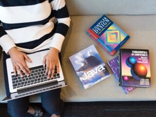 Platform Belajar Gratis (Ilustrasi by canva pro)