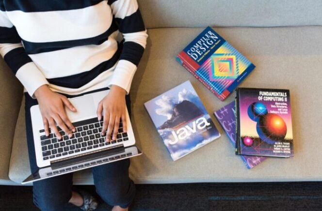 
					Platform Belajar Gratis (Ilustrasi by canva pro)