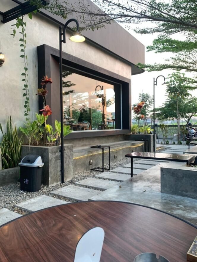 
					Suasana Caffe Sekirane, Comal, Pemalang