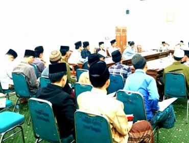 Suasana pelatihan di ruang rapat MAJT, yang diasuh Isdiyanto