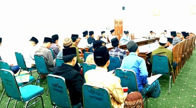 Suasana pelatihan di ruang rapat MAJT, yang diasuh Isdiyanto