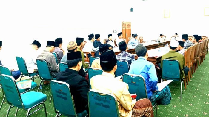Suasana pelatihan di ruang rapat MAJT, yang diasuh Isdiyanto