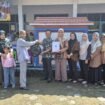 YBM BRILiaN BRI Kantor Cabang (KC) Pemalang membagikan bantuan sebanyak 60 paket pendidikan kepada siswa-siswi kurang mampu di SD Negeri 01 Loning.