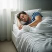 Tidur Berlebihan: Dampak Negatif untuk Kesehatan dan Produktivitas (Sumber: Ilustrasi Ai)