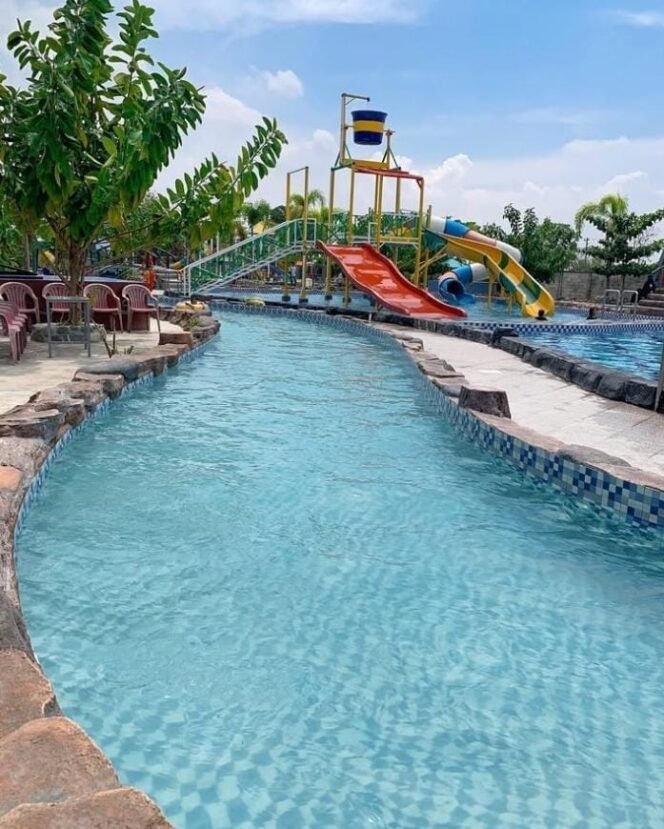 
					Pesona Kolam Renang Zatoland  (IG: @zatolandwaterboom)