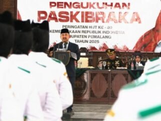 Sebanyak 75 Anggota Paskibraka Kabupaten Pemalang yang terdiri dari 40 putra dan 35 putri, resmi dikukuhkan