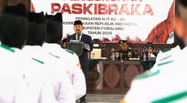 Sebanyak 75 Anggota Paskibraka Kabupaten Pemalang yang terdiri dari 40 putra dan 35 putri, resmi dikukuhkan