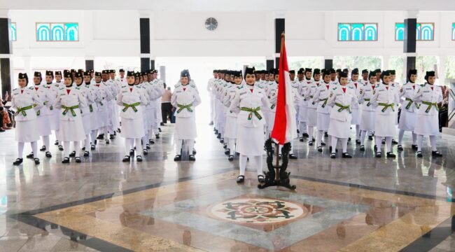 Sebanyak 75 Anggota Paskibraka Kabupaten Pemalang yang terdiri dari 40 putra dan 35 putri, resmi dikukuhkan