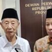Ketua MU Jateng, KH Ahmad Darodji dan Senator DPD RI Abdul Kholik saat keterangan pers