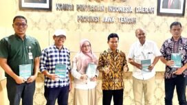 Foto Bersama dengan Senator DPD RI Abdul Kholik dan Komisoner KPID Jateng