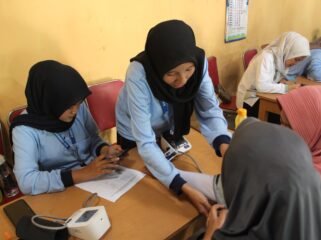 Mahasiswa KKN MIT Posko 113 UIN Walisongo Gandeng Puskesmas Suruh Adakan Senam Sehat dan Cek Kesehatan Gratis