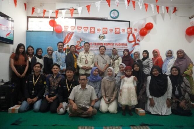 Rayakan HUT ke-20 Komisi Yudisial, Penghubung KY Jateng Gelar Sarasehan Hadirkan LBH, Jurnalis hingga Mahasiswa