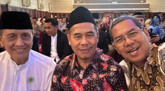 Rektor ITB Adias Pemalang Beri Ucapan Selamat kepada Mahasiswa INSIP yang Diwisuda