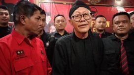 Politisi senior PDIP Kabupaten Pemalang, Slamet Efendi (Tengah)