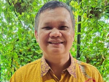Dr. Emrus Sihombing