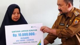 Bupati Anom Serahkan Santunan kepada Nelayan DBHCHT Pemalang