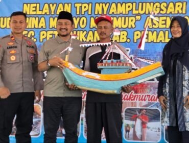 Bupati Pemalang Anom Widiyantoro hadiri upacara pelepasan dan pelarungan ancak