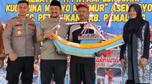 Bupati Pemalang Anom Widiyantoro hadiri upacara pelepasan dan pelarungan ancak