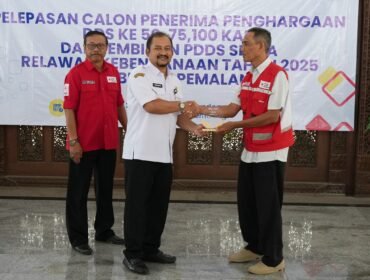 Bupati Anom Lepas Keberangkatan 50 Calon Penerima Penghargaan Donor Darah Sukarela