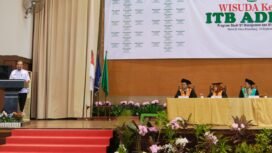 Hadiri Wisuda ITB ADIAS, Bupati Anom Dukung Penuh Kemajuan Pendidikan di Pemalang