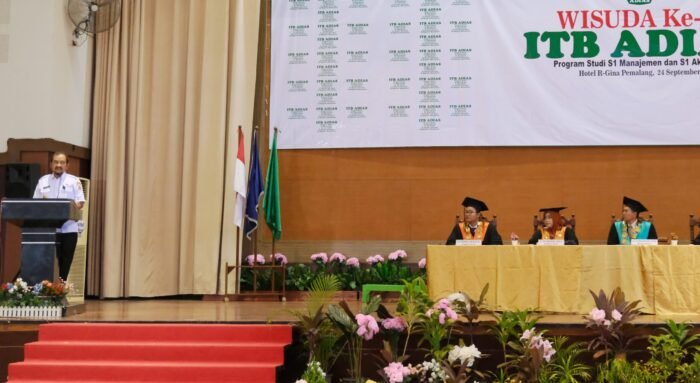 Hadiri Wisuda ITB ADIAS, Bupati Anom Dukung Penuh Kemajuan Pendidikan di Pemalang