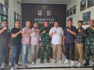 Ketua Indonesia Off-Road Federation (IOF) Kabupaten Pemalang Sugeng Edi Widodo beserta pengurus, bersilaturahmi ke Dandim 0711 Pemalang Letkol. Inf. Muhammad Arif, S. Hub. Int di Makodim 0711 Pemalang, Pada Senin 22 september 2025.