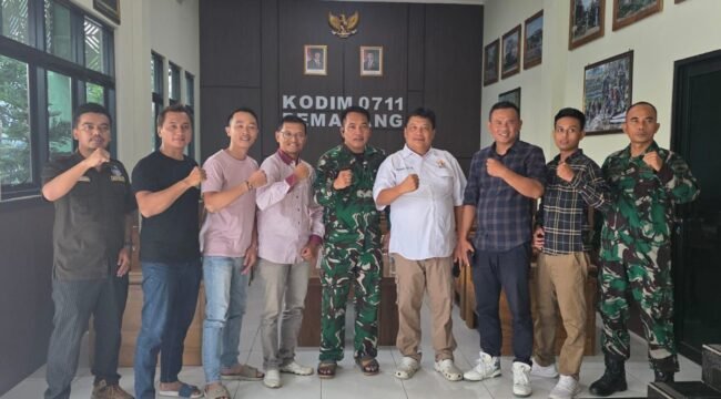 Ketua Indonesia Off-Road Federation (IOF) Kabupaten Pemalang Sugeng Edi Widodo beserta pengurus, bersilaturahmi ke Dandim 0711 Pemalang Letkol. Inf. Muhammad Arif, S. Hub. Int di Makodim 0711 Pemalang, Pada Senin 22 september 2025.
