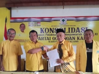 Penyerahan Berita Acara Pendaftaran Bakal Calon Ketua DPD Golkar Kab. Pemalang
