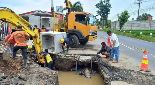 Pengerjaan Pemindahan Pipa Transmisi Utama Rampung @pdamtirtamulia)