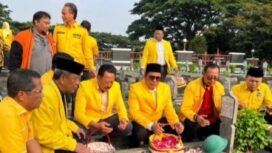 Peringati HUT ke-61, Golkar Jateng Gelar Rakaian Acara dari Ziarah Makam Pahlawan higga Bagikan Paket Sembako
