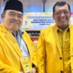 Ketua DPD Partai Golkar Kabupaten Pemalang, Nur Azmi Wicaksono,S.Pd  (kanan) dan Ketua Panitia HUT ke 61 Partai Golkar Kabupaten Pemalang, Drs Hepi Priyanto, MM