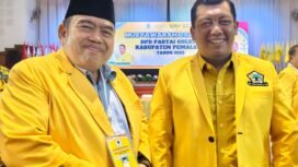 Ketua DPD Partai Golkar Kabupaten Pemalang, Nur Azmi Wicaksono,S.Pd  (kanan) dan Ketua Panitia HUT ke 61 Partai Golkar Kabupaten Pemalang, Drs Hepi Priyanto, MM