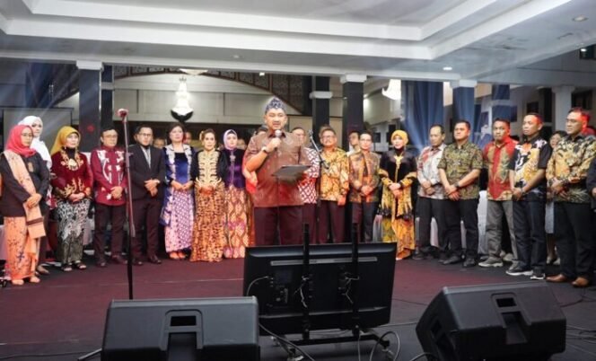 
					Kabupaten Pemalang menjadi daerah pertama yang mendeklarasikan 1 Oktober sebagai Hari Keroncong Nasional.