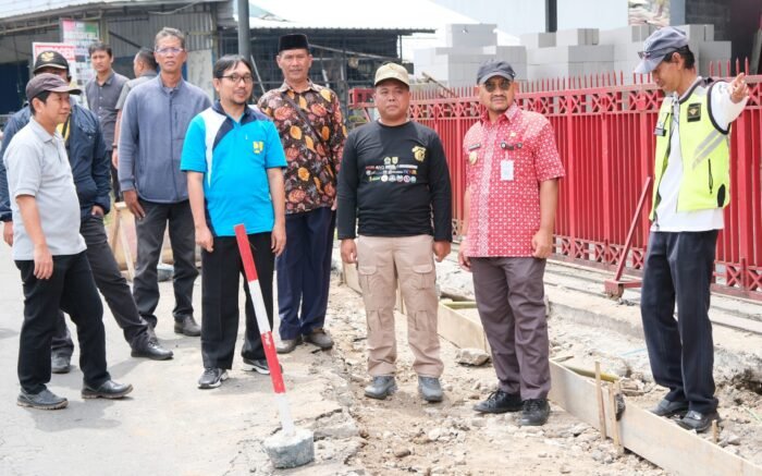 Bupati Anom Tinjau Progres Proyek Jalan Provinsi dan Kabupaten