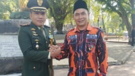 Salam komando antara Dandim 0711/Pemalang, Letkol Inf Muhammad Arif dan Wakil Ketua DPRD Kab. Pemalang Aris Ismail