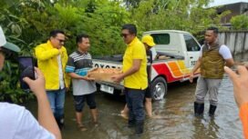 Wakil Ketua DPRD Jateng, Mohammad Saleh Salurkan Bantuan ke Warga Terdampak Banjir di Semarang