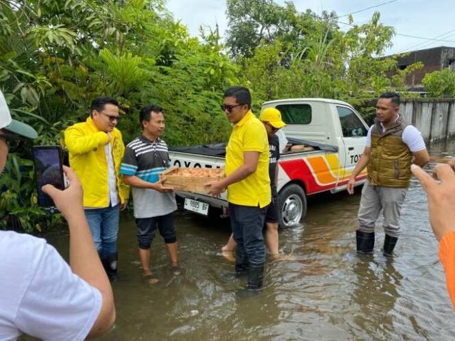 
					Wakil Ketua DPRD Jateng, Mohammad Saleh Salurkan Bantuan ke Warga Terdampak Banjir di Semarang