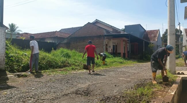 Sambut Musim Hujan, Warga Perumahan Jatinegara Tegal Gelar Kerja Bakti Pemberantasan Sarang Nyamuk