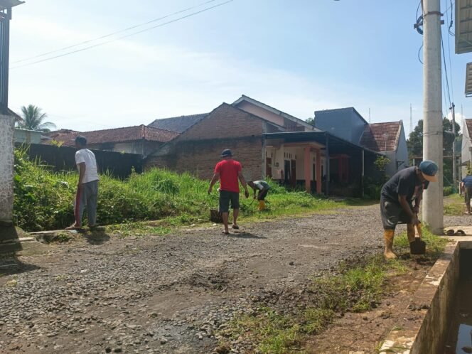 
					Sambut Musim Hujan, Warga Perumahan Jatinegara Tegal Gelar Kerja Bakti Pemberantasan Sarang Nyamuk