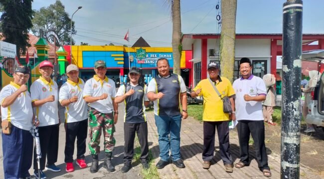 Momentum HUT ke-80 PGRI dan HGN, Gus Harun Ikuti Jalan Sehat dan Dukung Pembelajaran Deep Learning