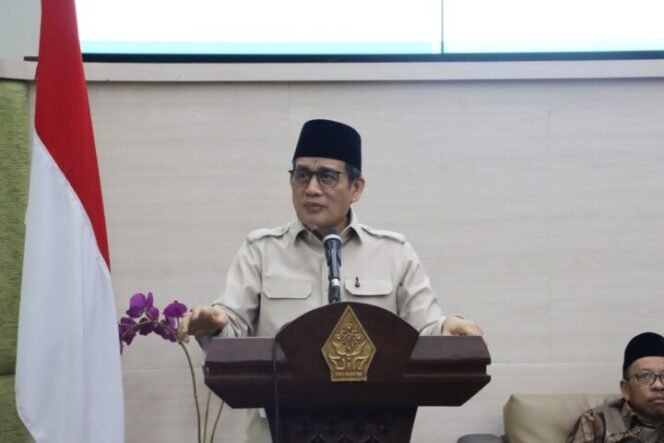 
					Wakil Menteri Agama RI Dr. KH. Romo R. Muhammad Syafi’i, M.Hum